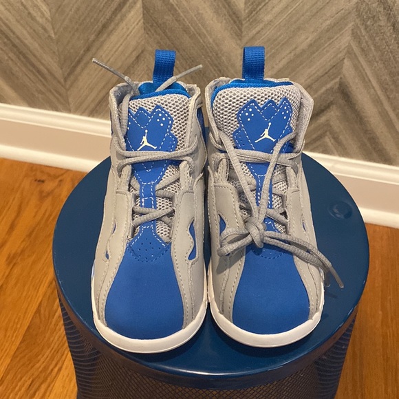 Kids Jordan high tops - Picture 2 of 5